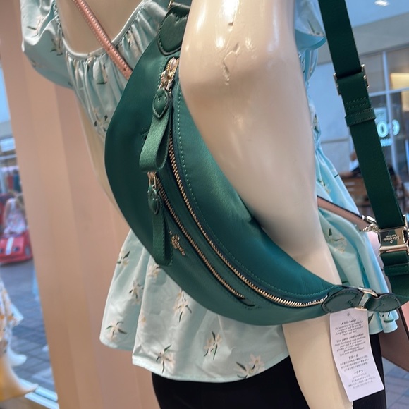 Kate Spade Chelsea Nylon Belt Bag Fanny Pack
Color: Deep Jade
NWT - Picture 16 of 16